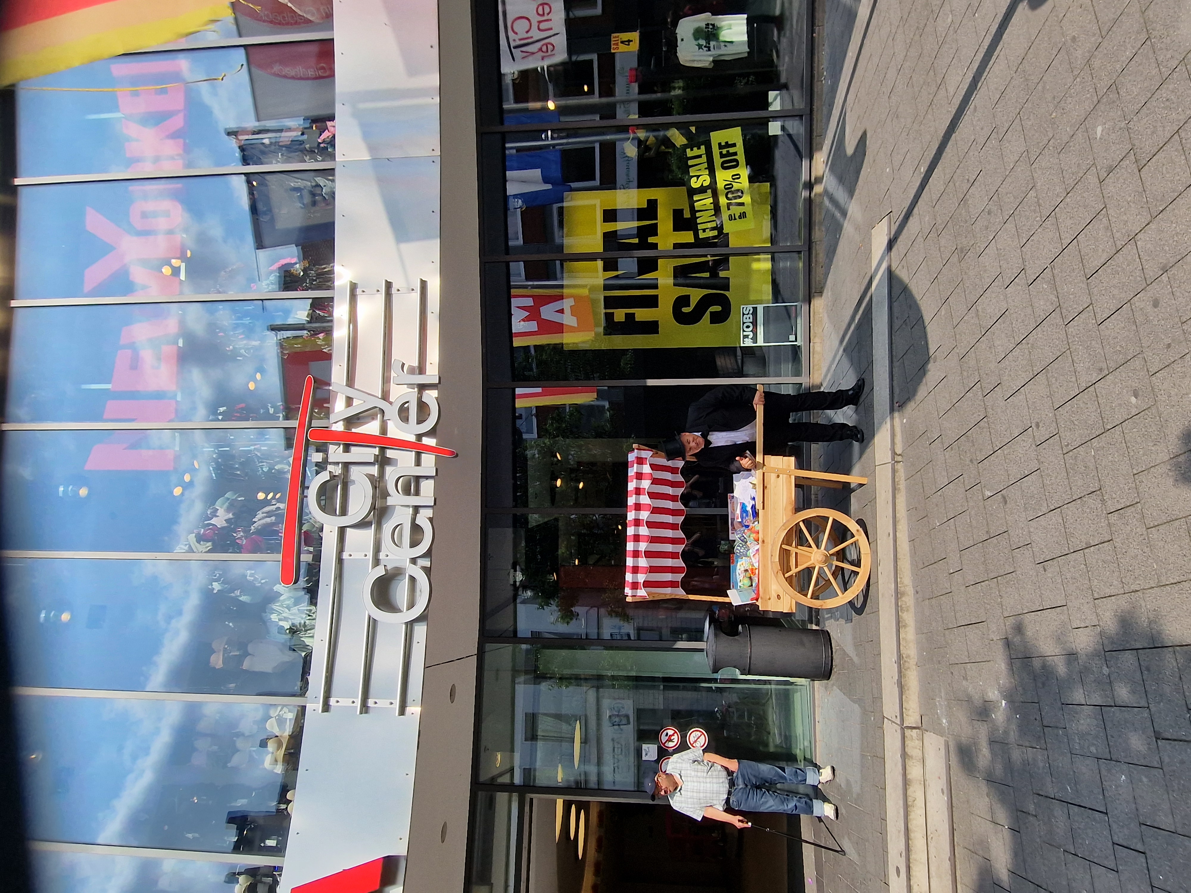 Comedian Alfonso begeistert mit Glücksrad-Promotion zum Black Friday im City Center Gladbeck