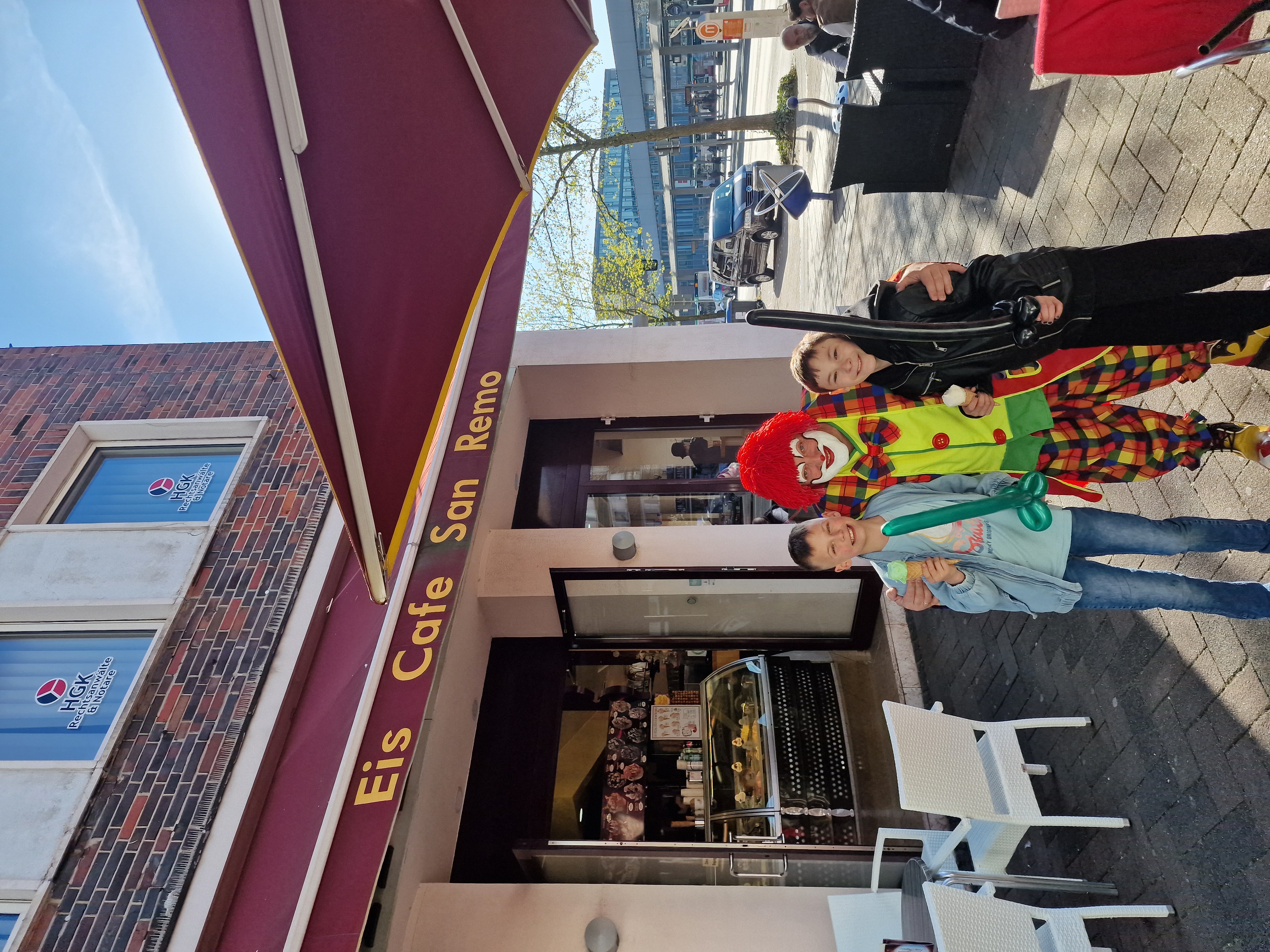 Spaß und strahlende Gesichter beim Aktionstag vor dem Eiscafé San Remo